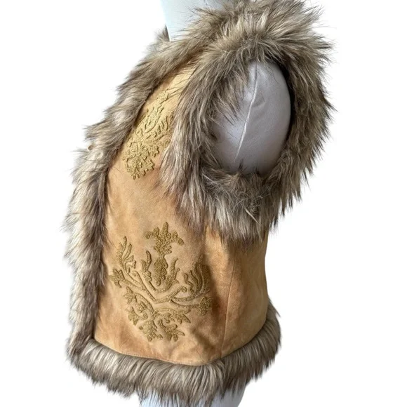 Sundance Leather Vest With Faux Fir Trim - Picture 4 of 9